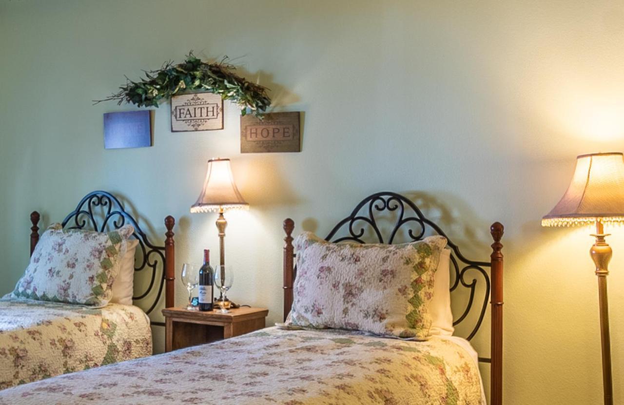 Apples Bed And Breakfast Inn บิ๊กแบร์เลค ภายนอก รูปภาพ